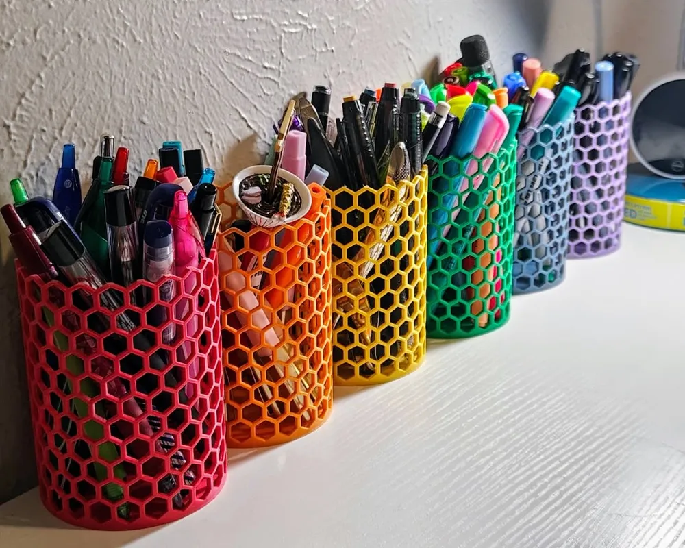 Stiftehalter mit modernem Waben-Design