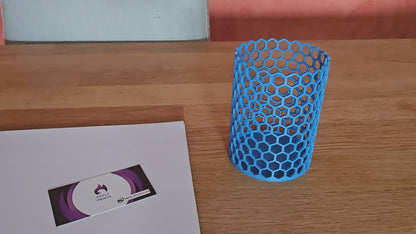 Stiftehalter mit modernem Waben-Design